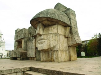 Monumentul Ostaşului Român de la Carei, opera sculptorului Vida Gheza. sursa gazetademaramures.ro